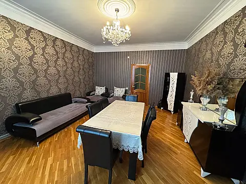 Satılır 3 otaqlı mənzil 130 m²
