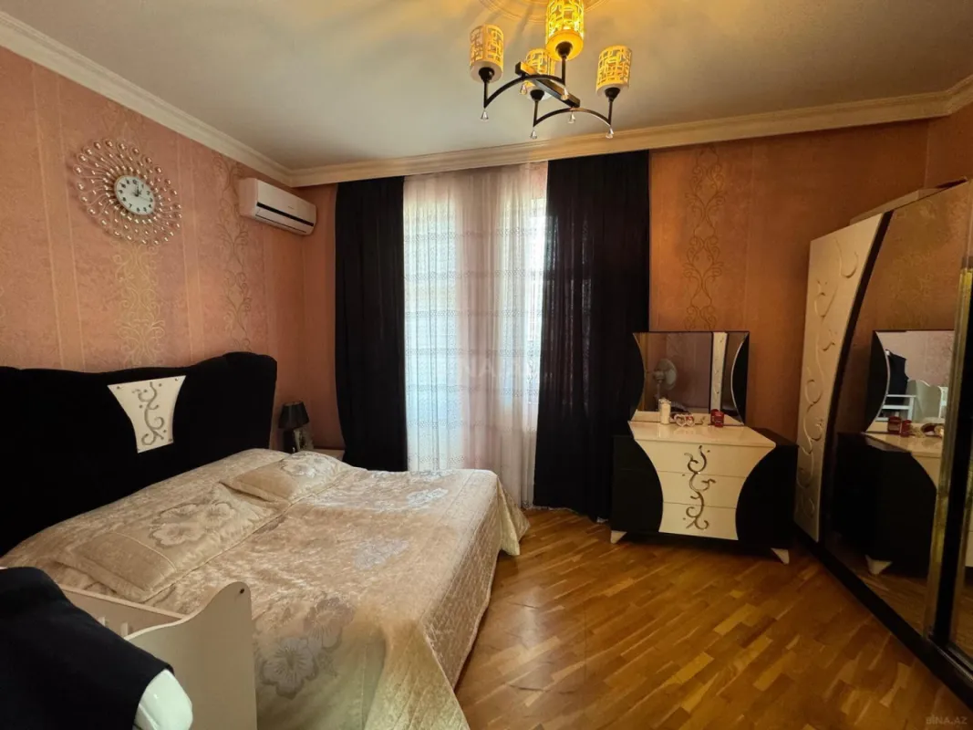 Satılır 3 otaqlı mənzil 130 m²