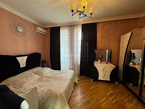 Satılır 3 otaqlı mənzil 130 m²