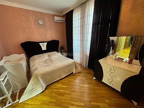 Satılır 3 otaqlı mənzil 130 m²