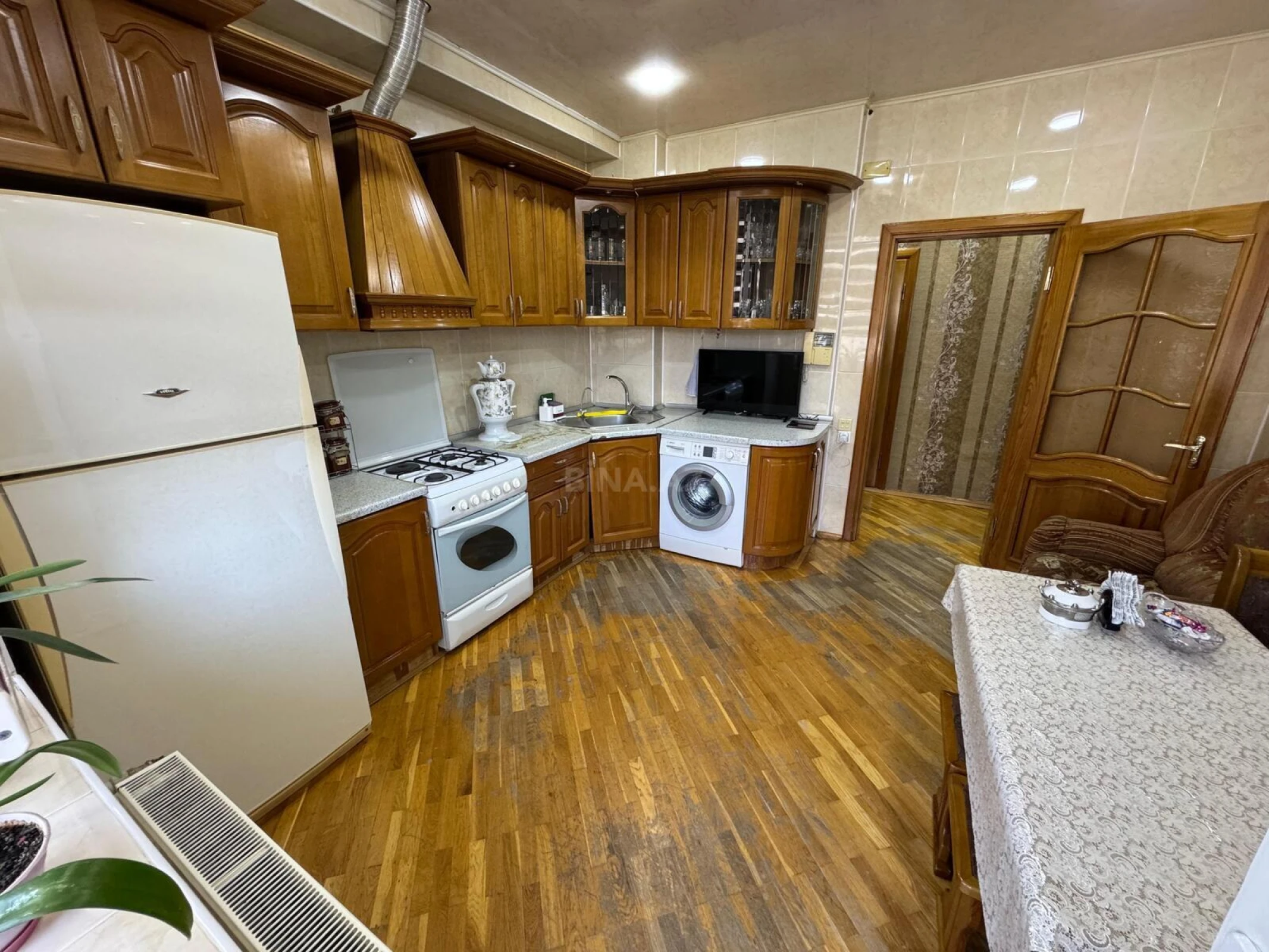 Satılır 3 otaqlı mənzil 130 m²