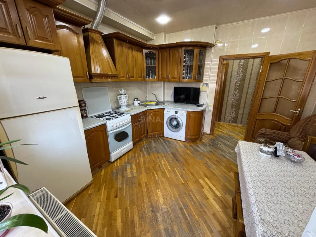 Satılır 3 otaqlı mənzil 130 m²