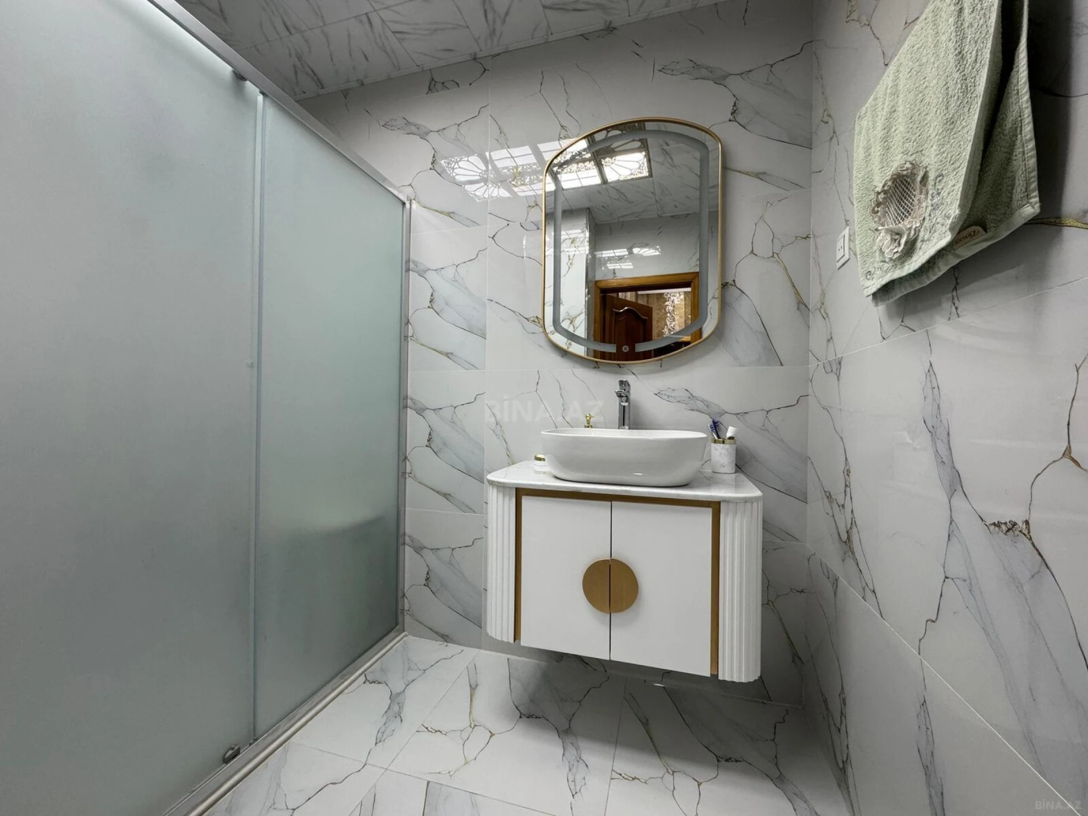 Satılır 3 otaqlı mənzil 130 m²