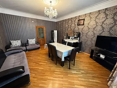 Satılır 3 otaqlı mənzil 130 m²