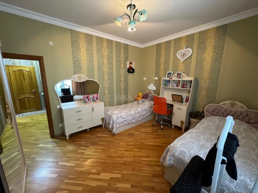 Satılır 3 otaqlı mənzil 130 m²