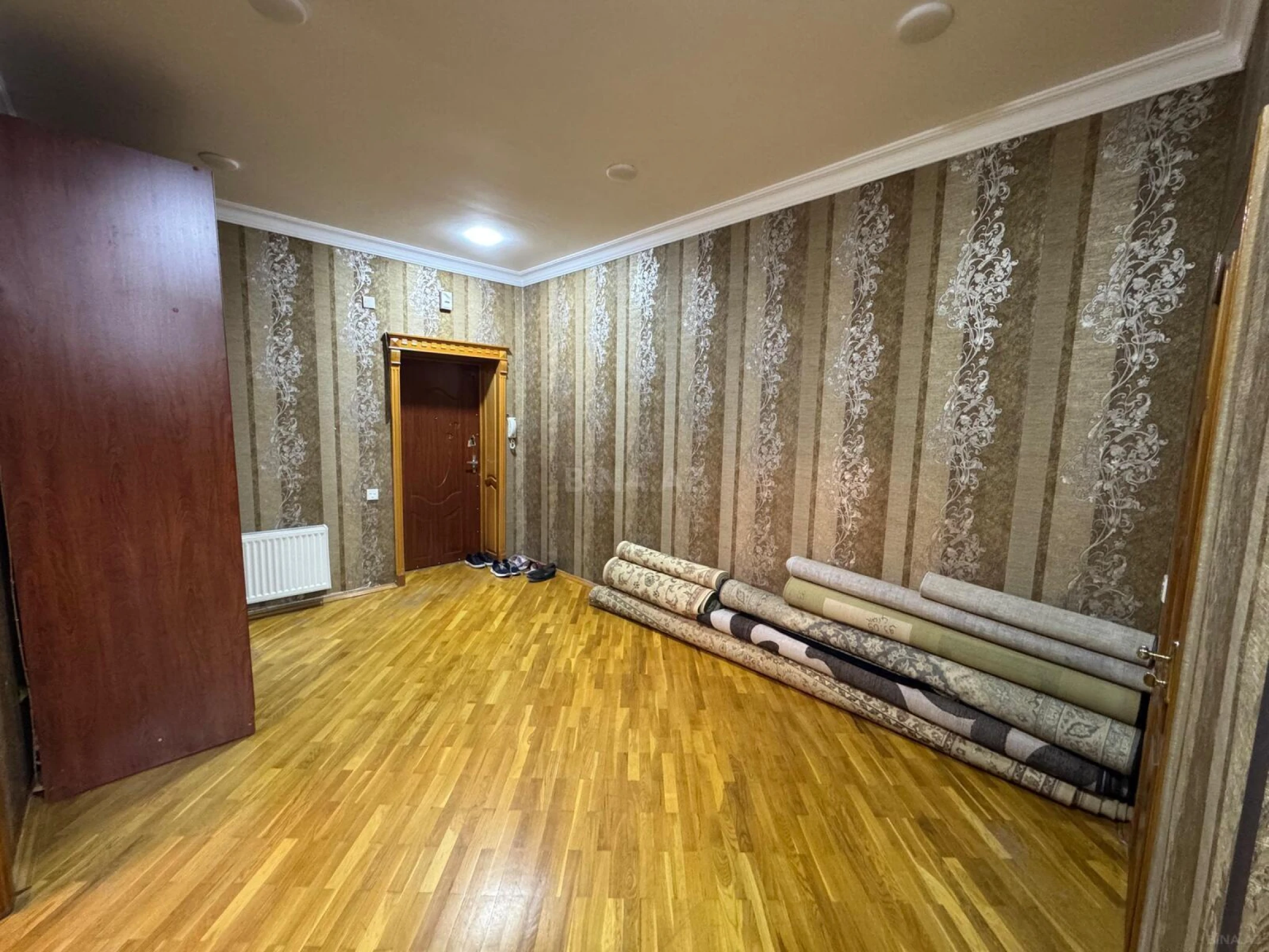 Satılır 3 otaqlı mənzil 130 m²