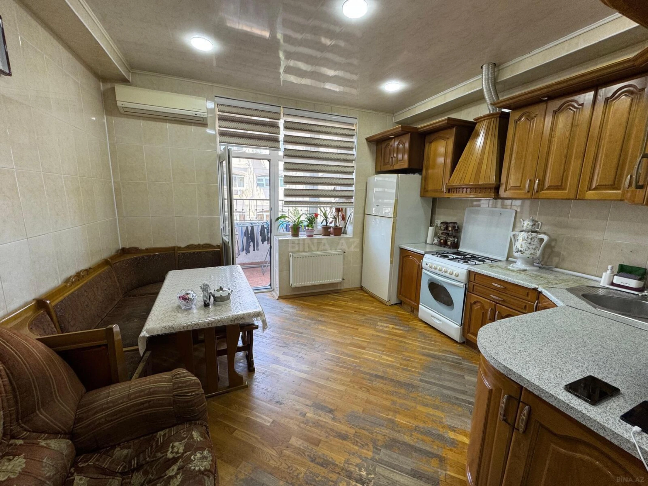 Satılır 3 otaqlı mənzil 130 m²