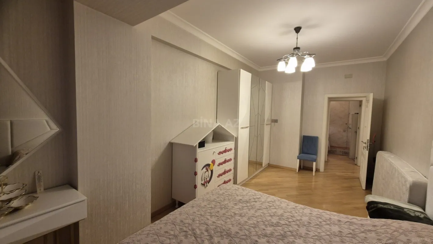 Satılır 4 otaqlı mənzil 114 m²