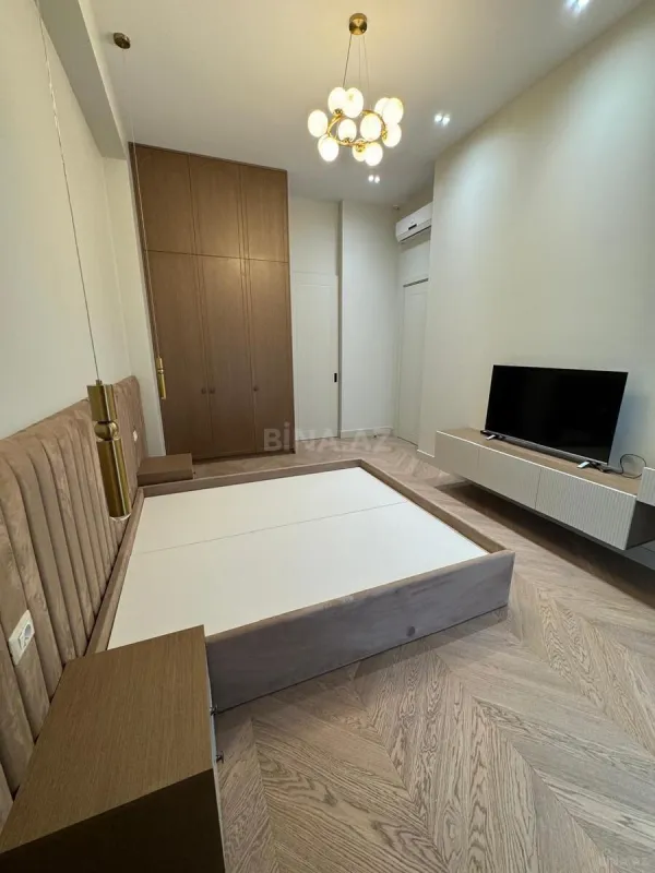 Kirayə verilir 4 otaqlı mənzil 146 m²