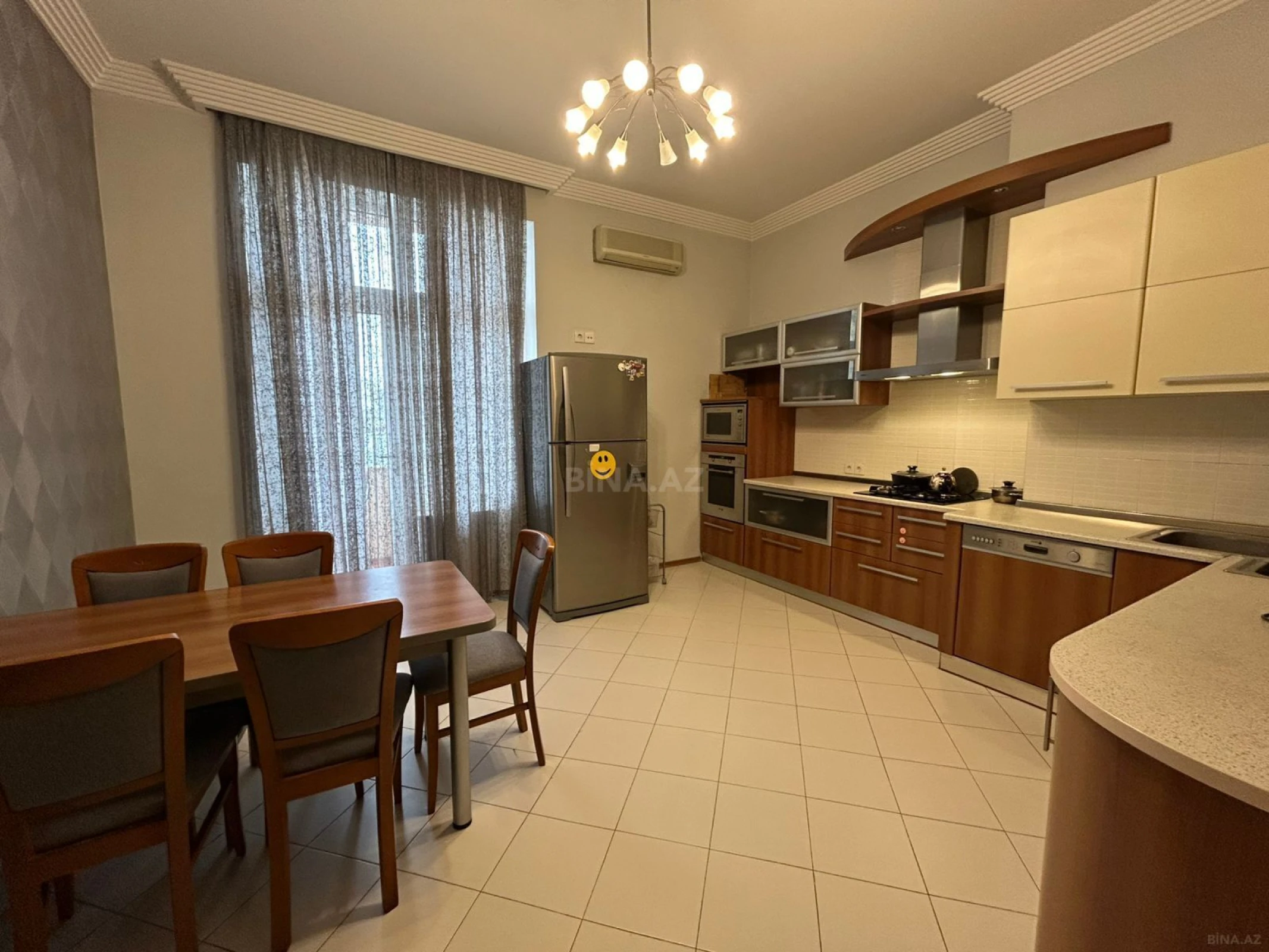 Satılır 3 otaqlı mənzil 175 m²
