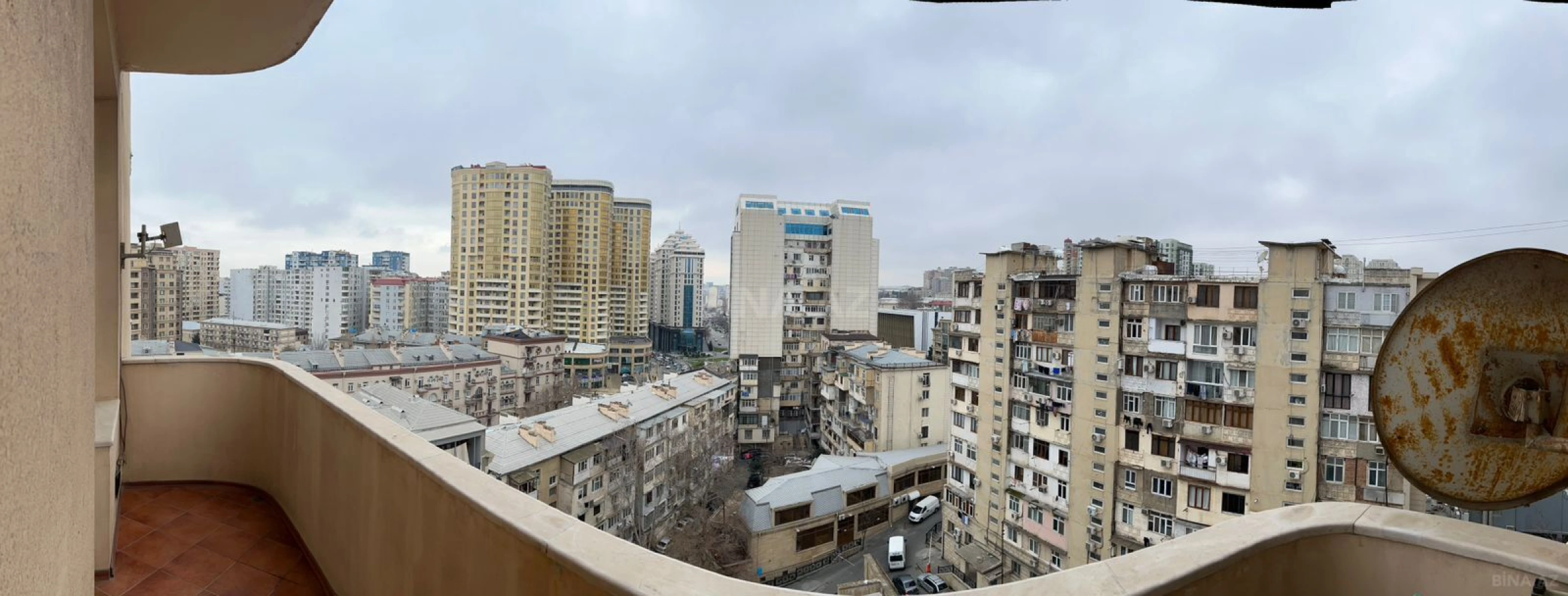 Satılır 3 otaqlı mənzil 175 m²