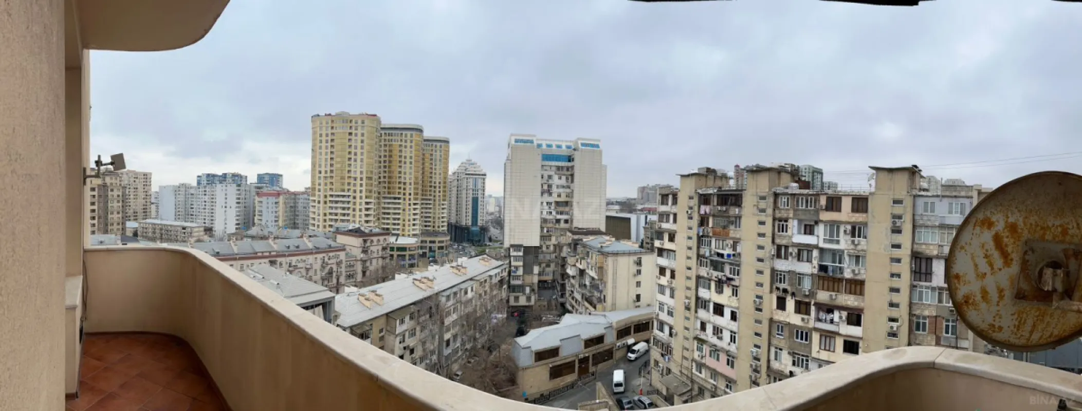 Satılır 3 otaqlı mənzil 175 m²
