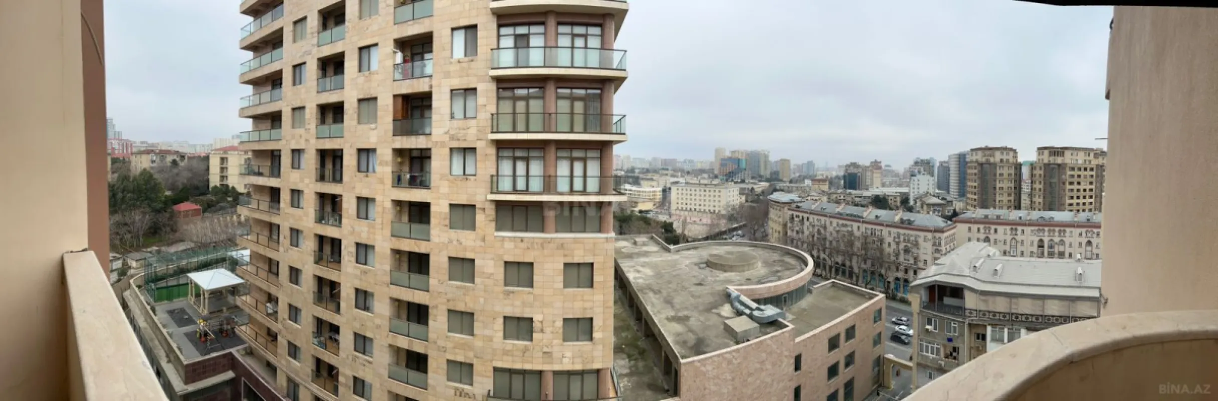 Satılır 3 otaqlı mənzil 175 m²