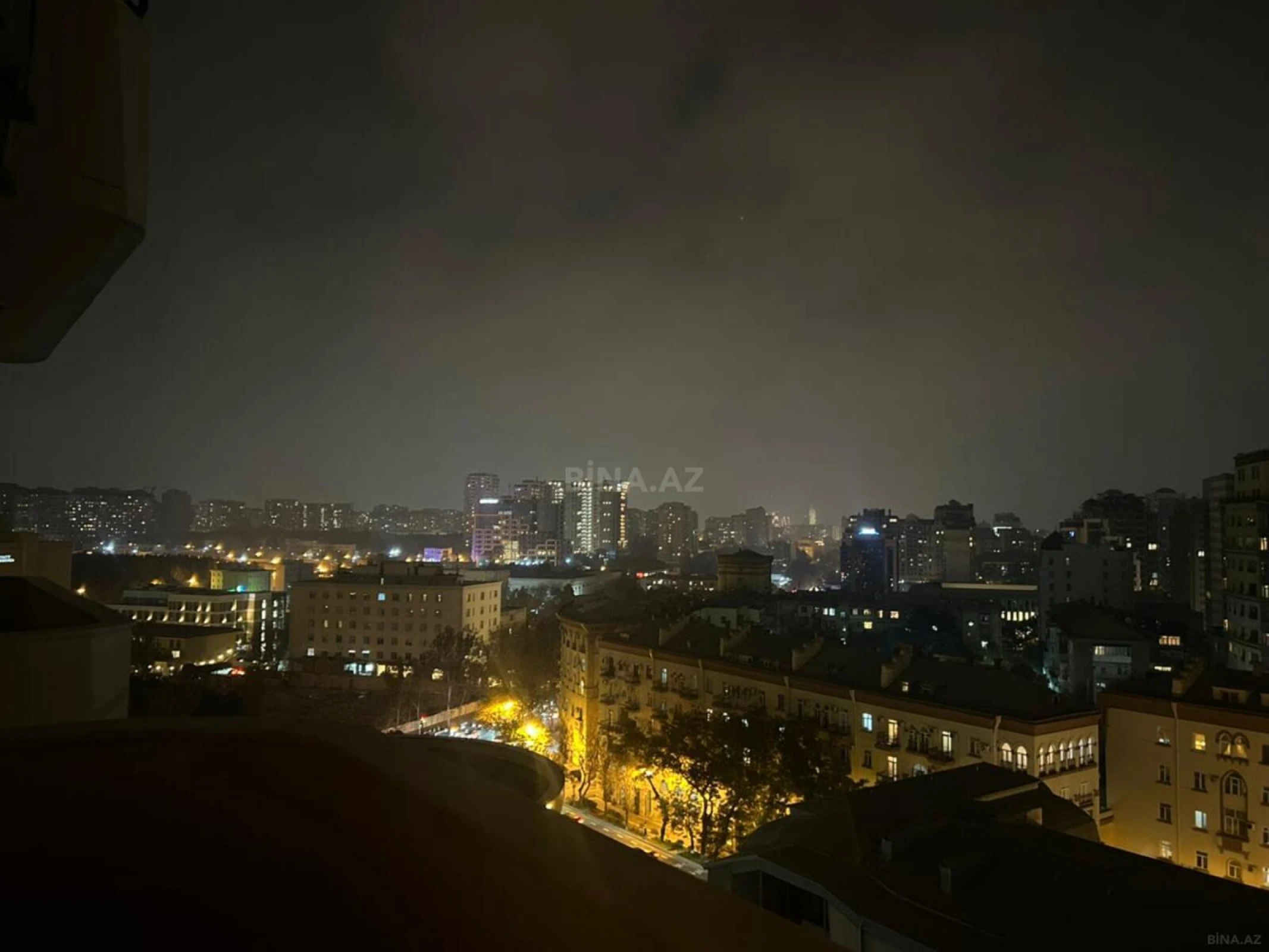 Satılır 3 otaqlı mənzil 175 m²