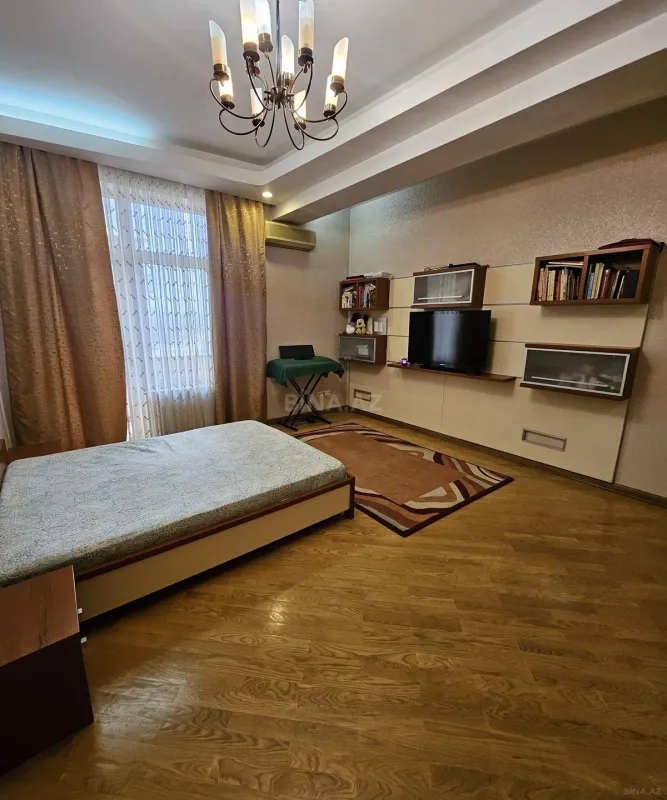 Satılır 3 otaqlı mənzil 175 m²