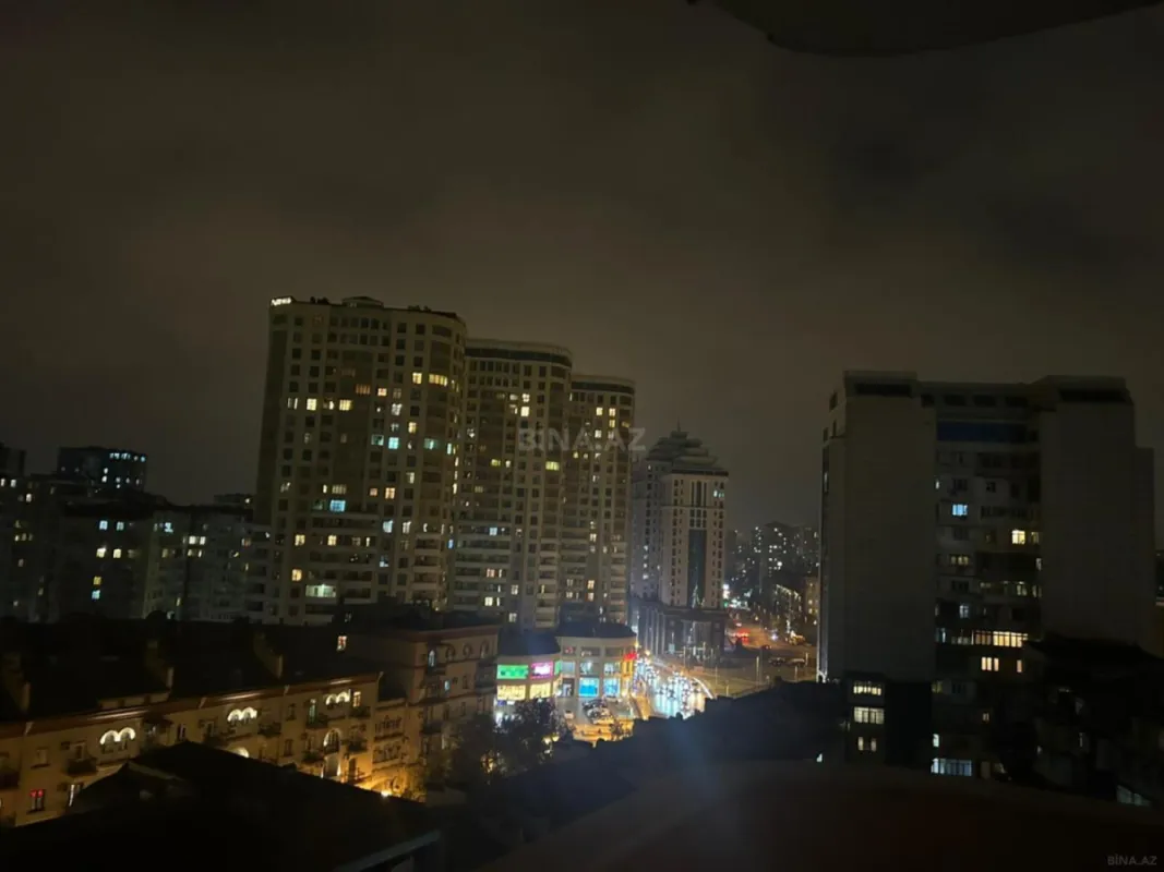 Satılır 3 otaqlı mənzil 175 m²