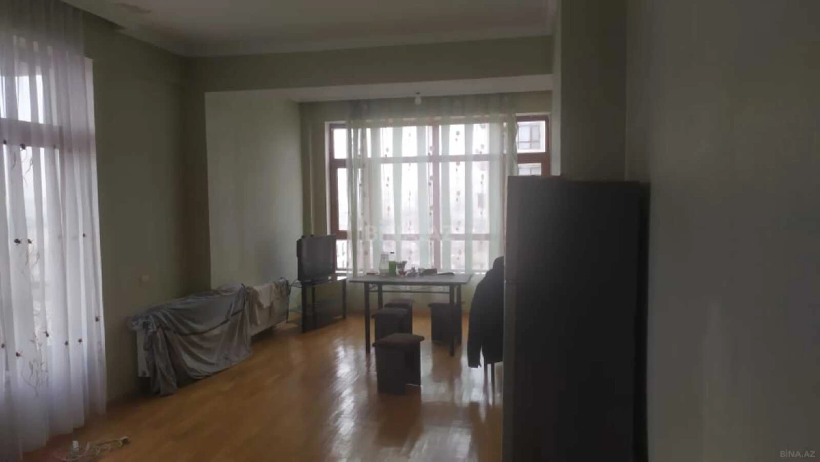 Satılır 2 otaqlı mənzil 140 m²
