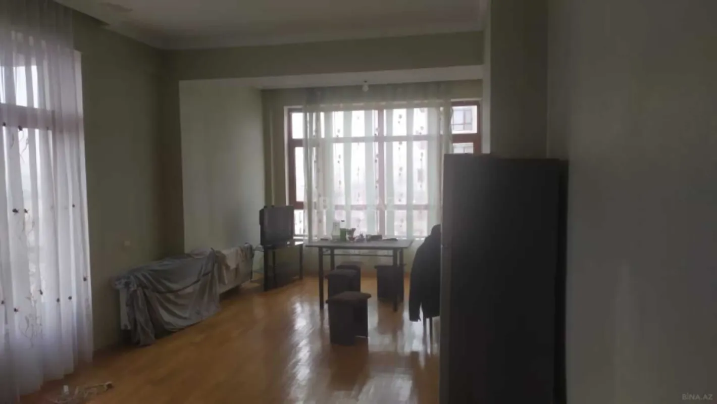 Satılır 2 otaqlı mənzil 140 m²