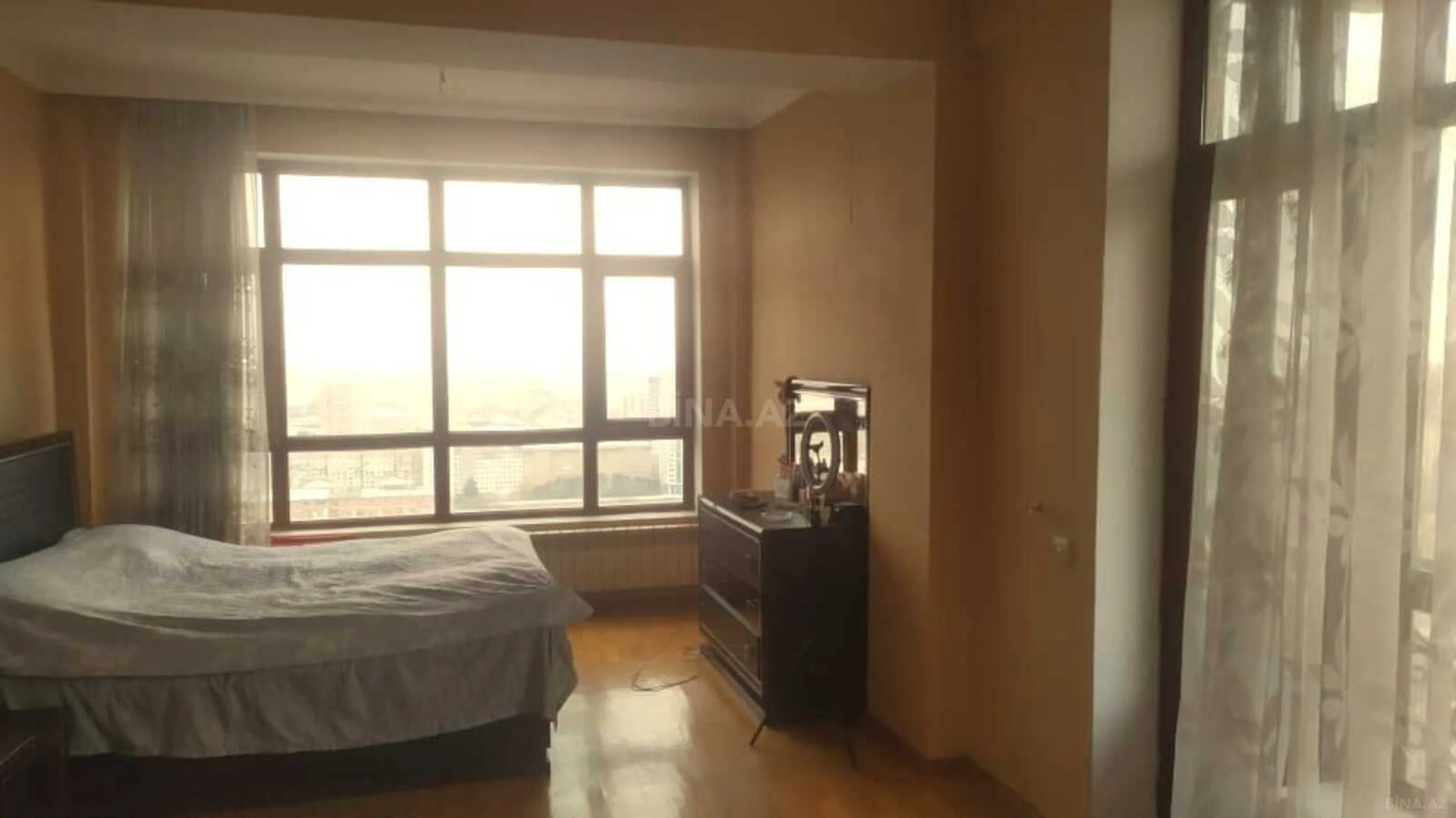 Satılır 2 otaqlı mənzil 140 m²