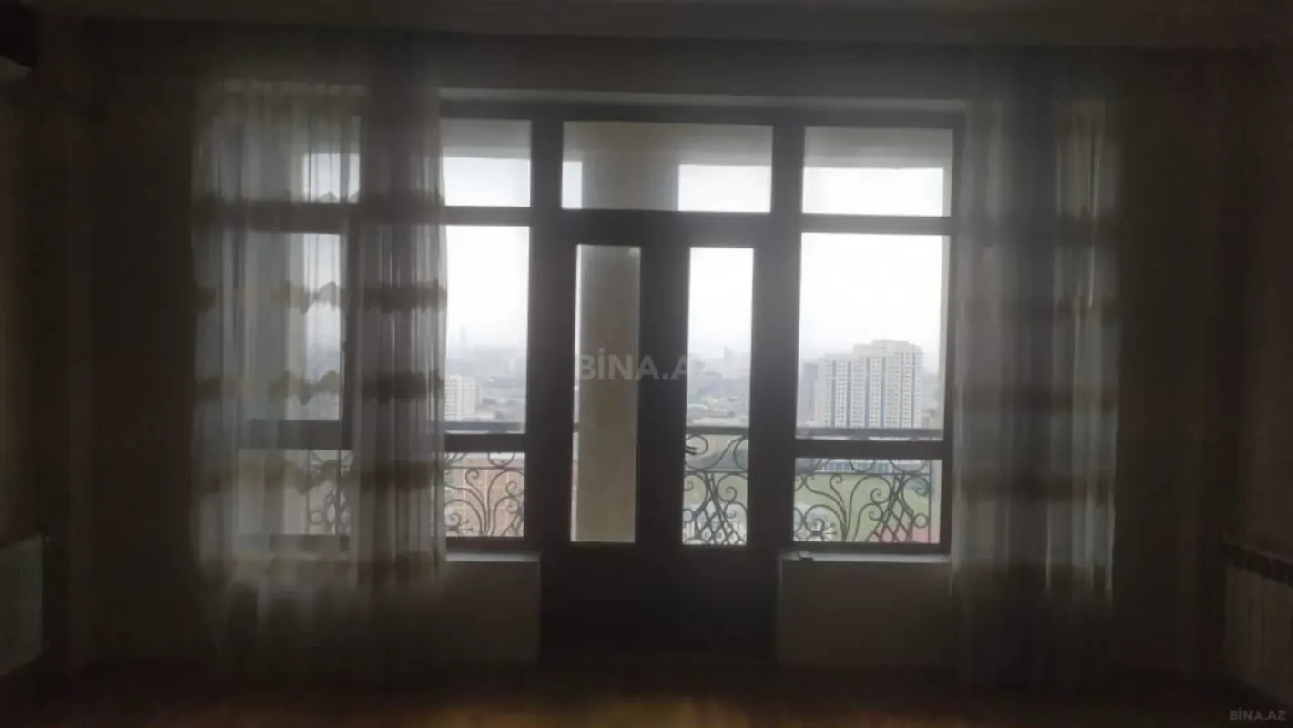 Satılır 2 otaqlı mənzil 140 m²