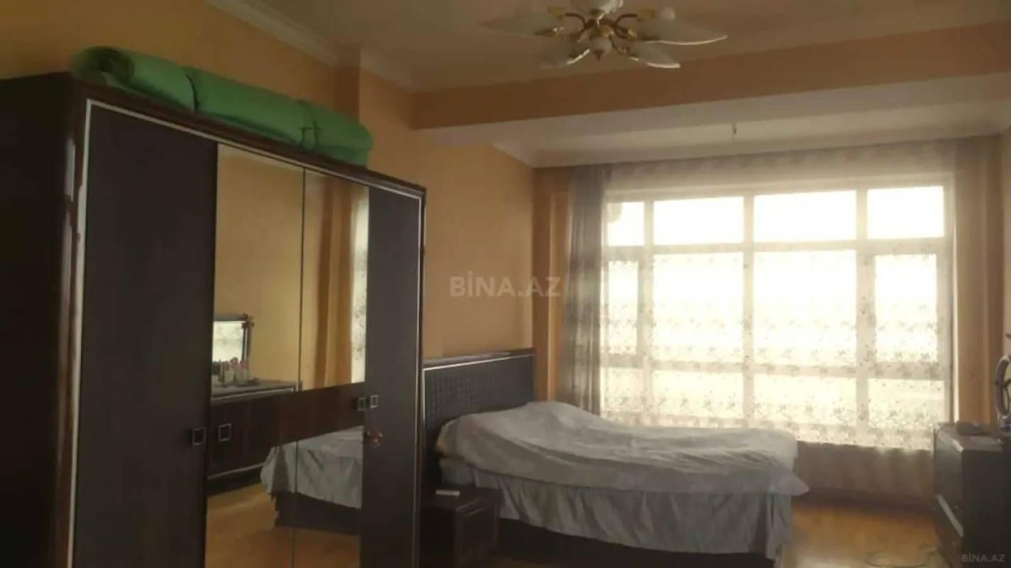 Satılır 2 otaqlı mənzil 140 m²