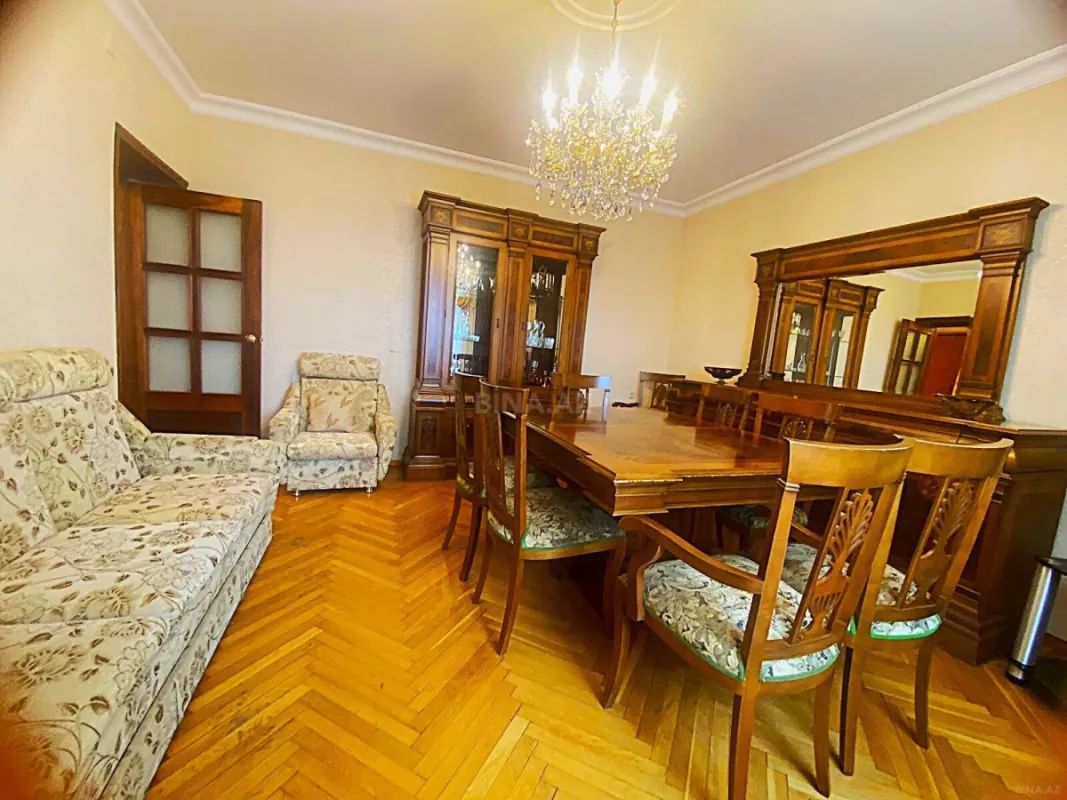 Satılır 4 otaqlı mənzil 115 m²