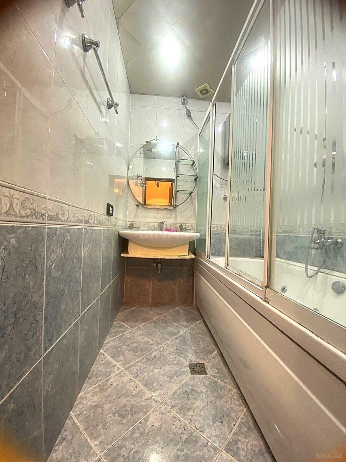 Satılır 4 otaqlı mənzil 115 m²