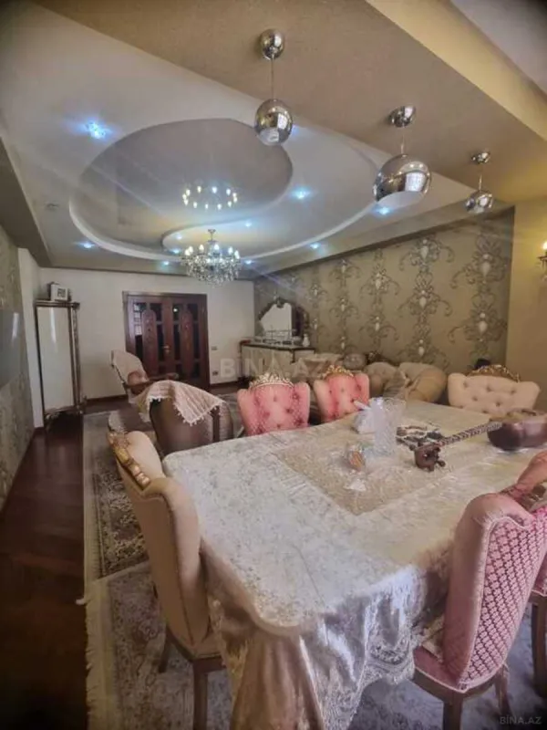 Satılır 3 otaqlı mənzil 141 m²