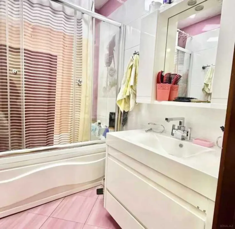 Satılır 3 otaqlı mənzil 141 m²