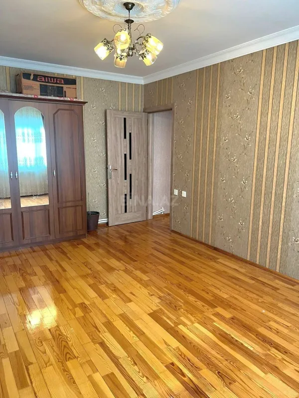 Satılır 4 otaqlı mənzil 110 m²