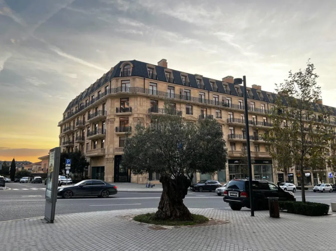 Satılır 3 otaqlı mənzil 138 m²