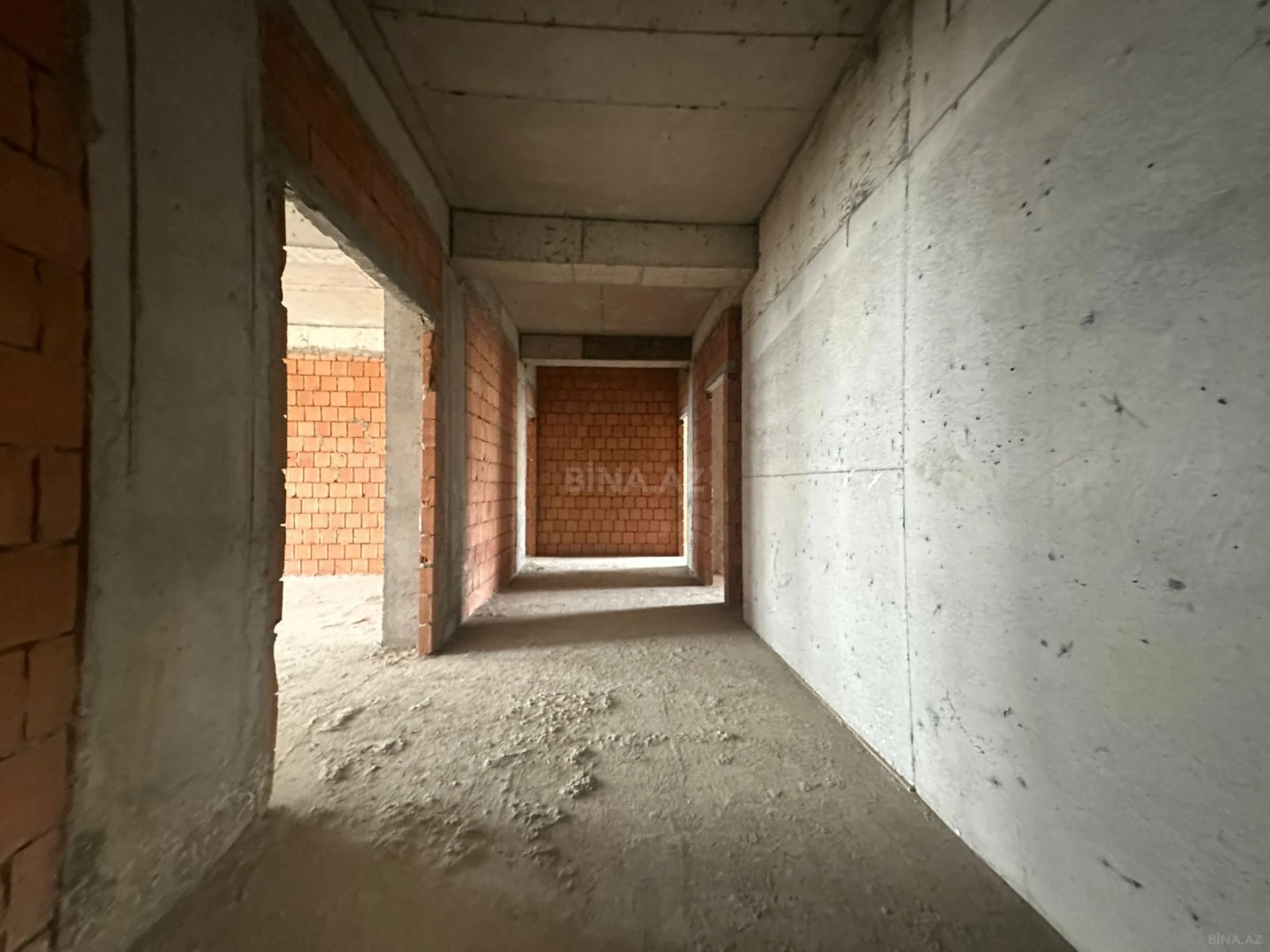 Satılır 3 otaqlı mənzil 138 m²