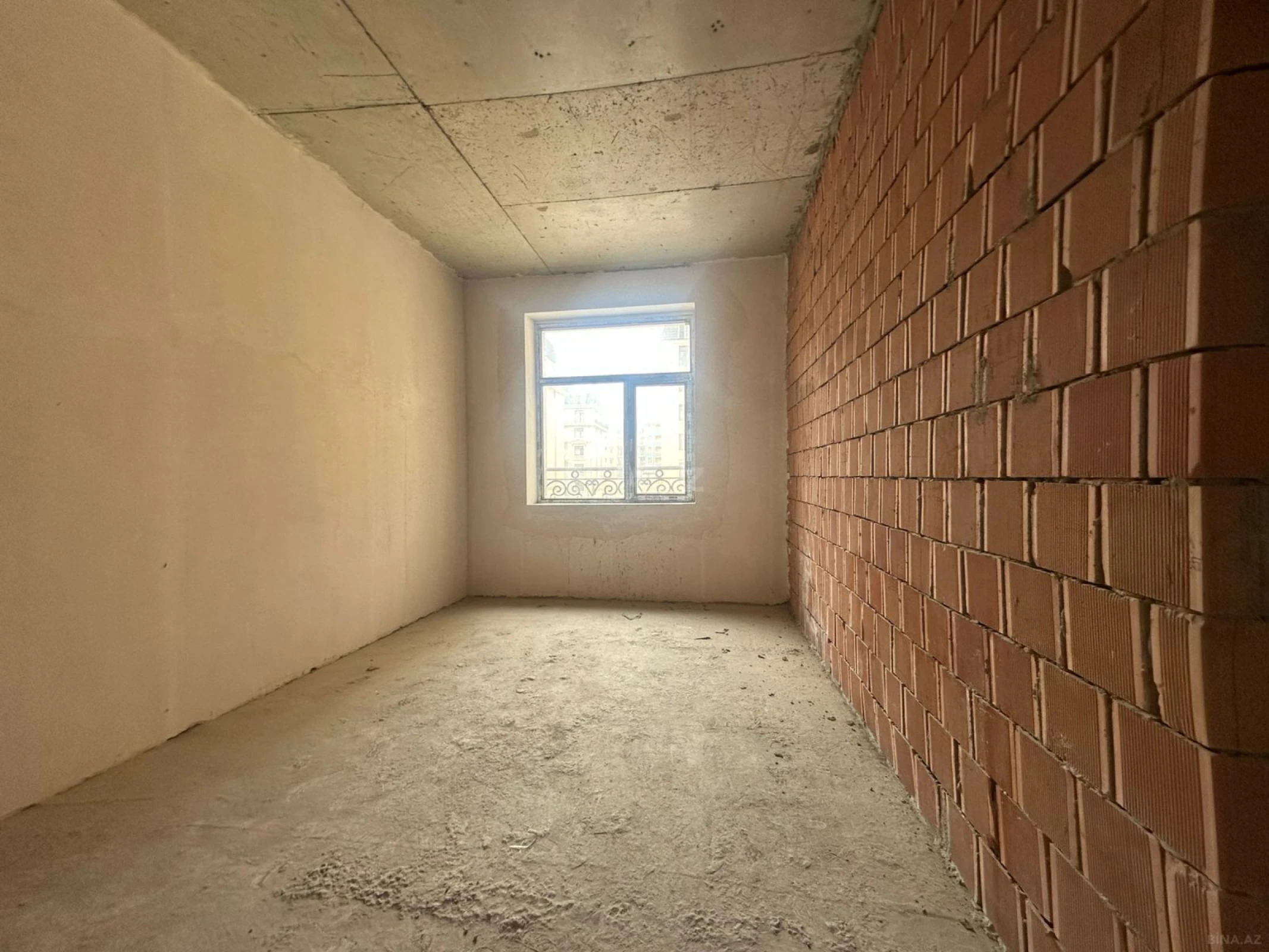 Satılır 3 otaqlı mənzil 138 m²