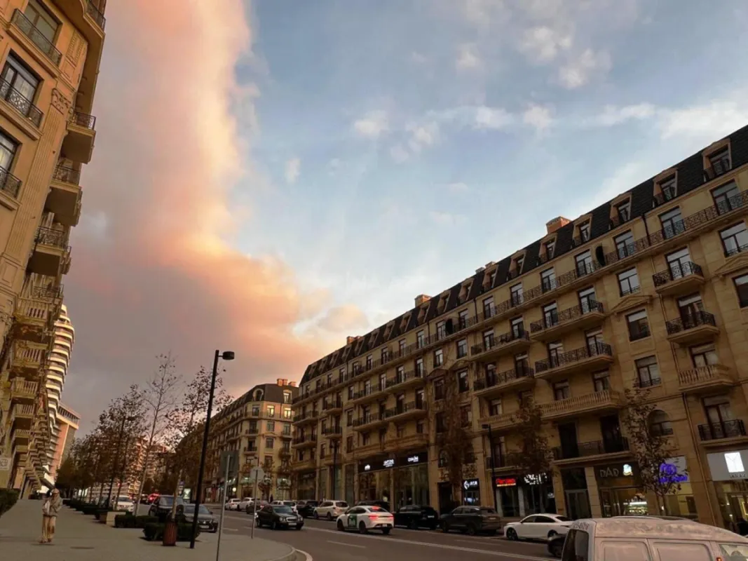 Satılır 3 otaqlı mənzil 138 m²