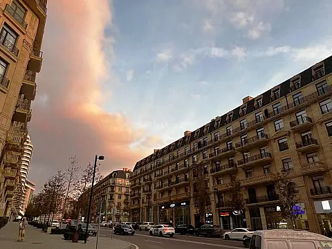 Satılır 3 otaqlı mənzil 138 m²