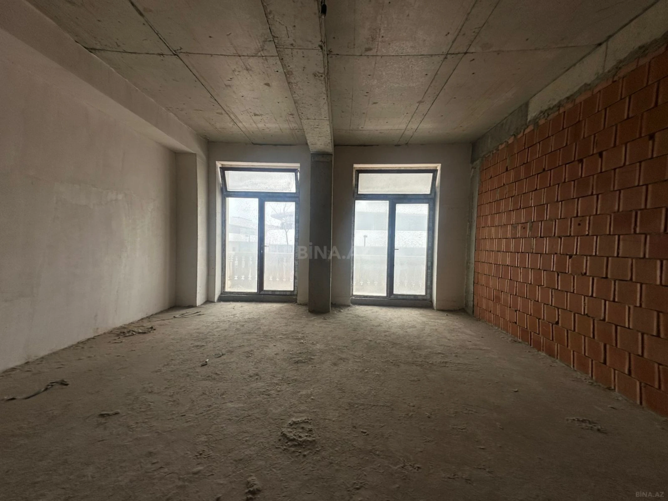 Satılır 3 otaqlı mənzil 138 m²