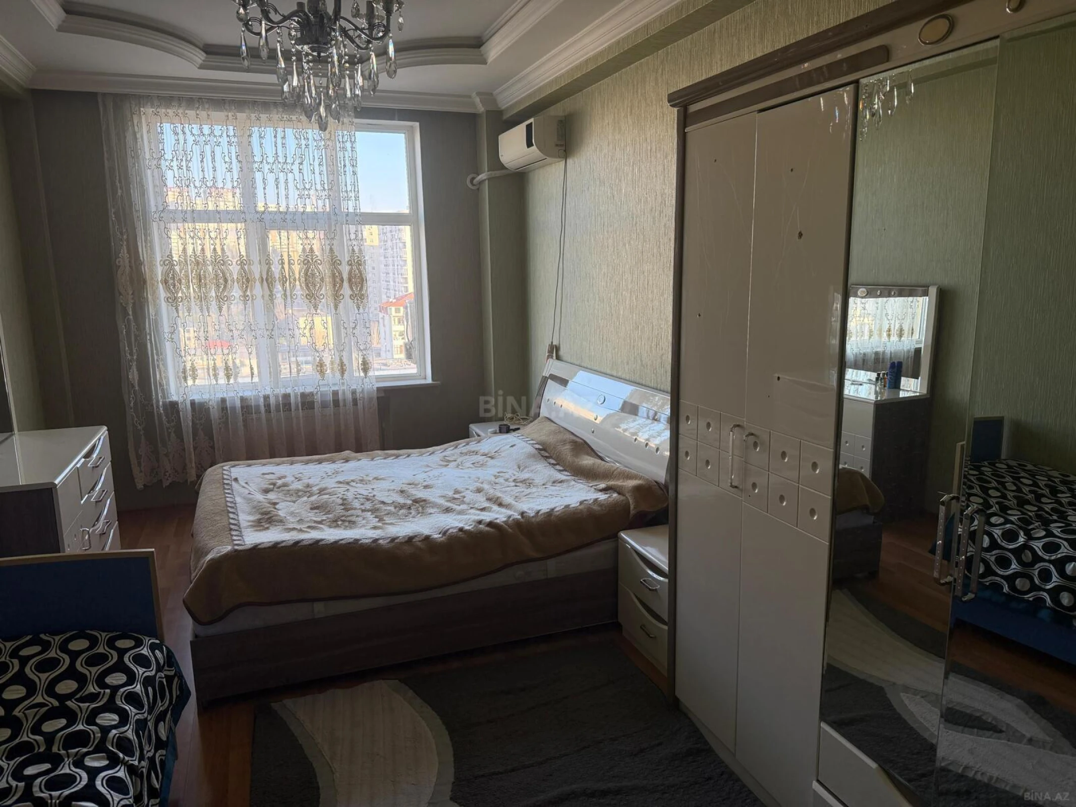 Satılır 4 otaqlı mənzil 158 m²