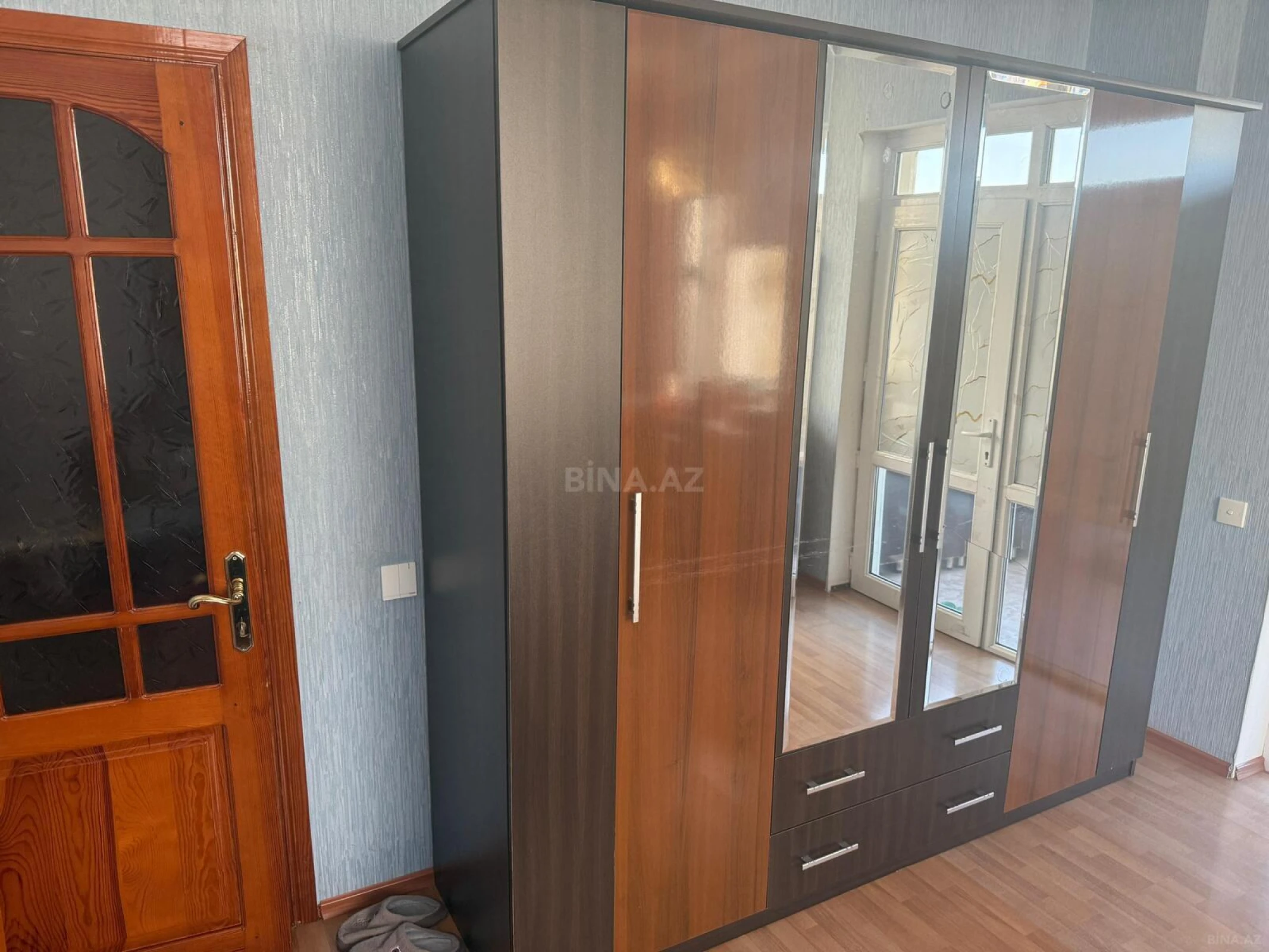 Satılır 4 otaqlı mənzil 158 m²