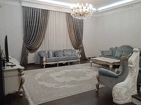 Satılır 7 otaqlı həyət evi 510 m²