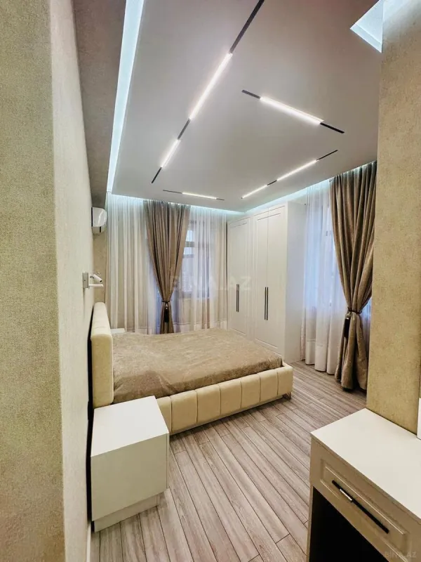 Satılır 3 otaqlı mənzil 110 m²