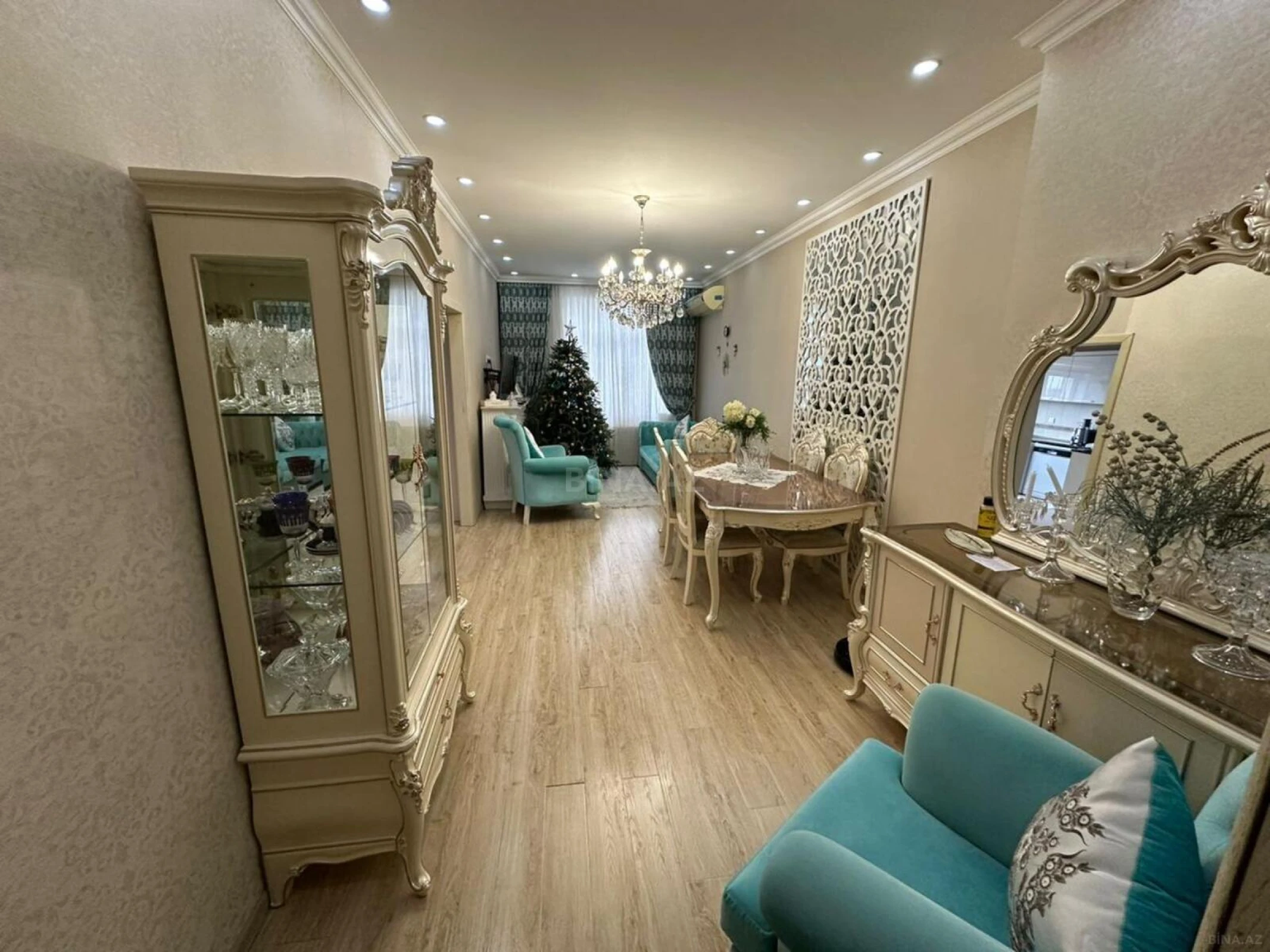 Satılır 3 otaqlı mənzil 108 m²