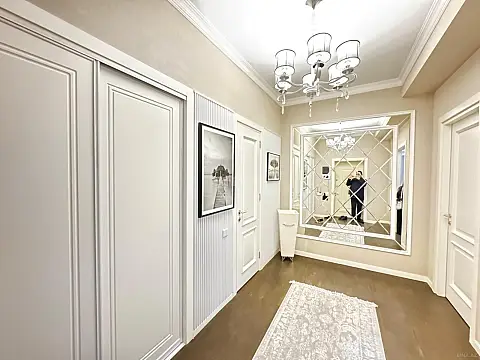 Satılır 2 otaqlı mənzil 110 m²