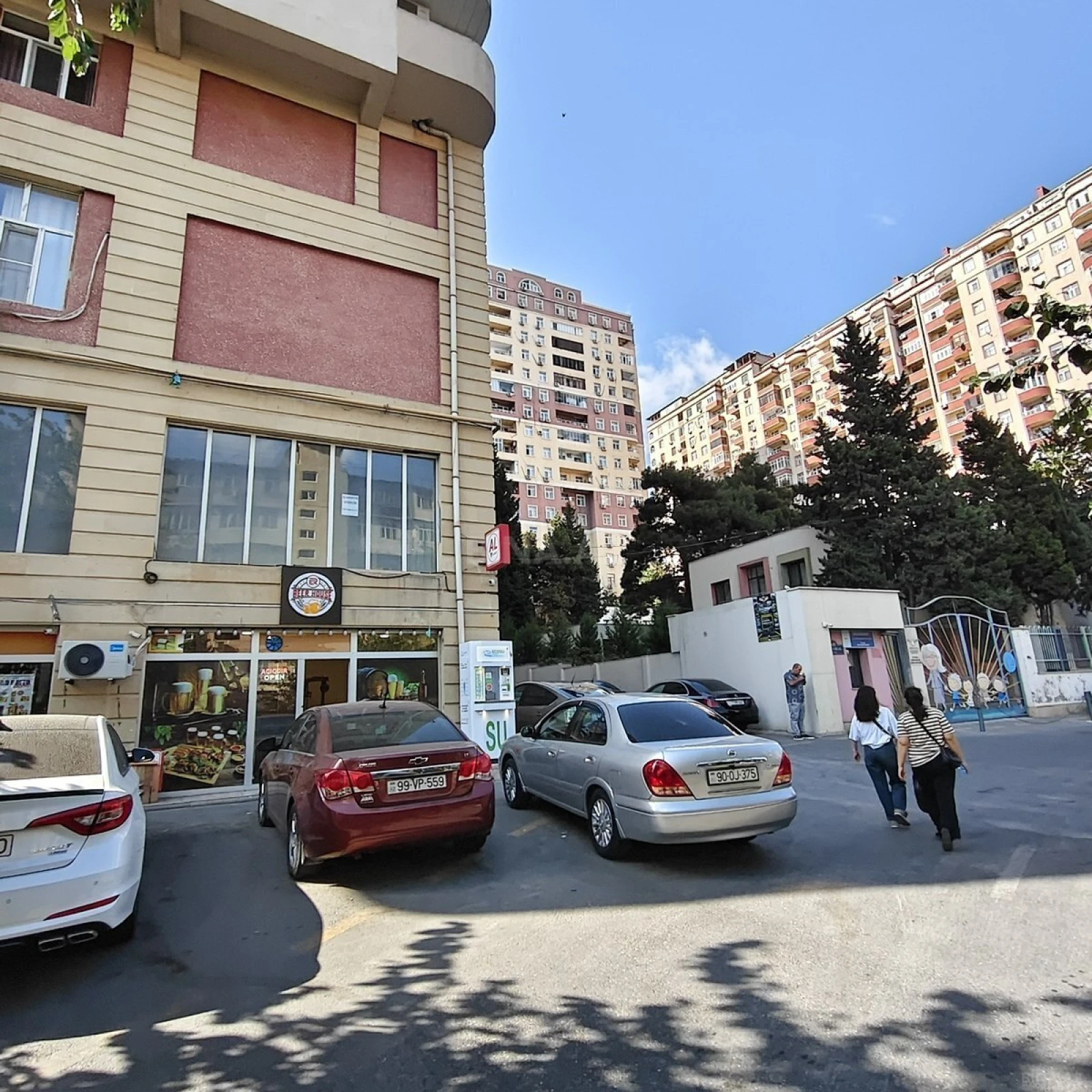 Satılır 3 otaqlı mənzil 146 m²