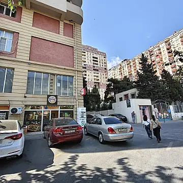 Satılır 3 otaqlı mənzil 146 m²