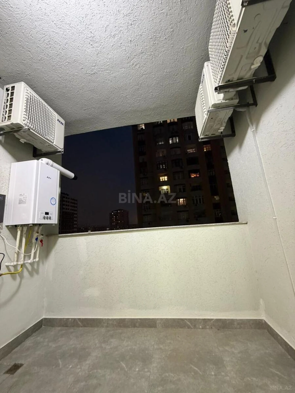 Satılır 2 otaqlı mənzil 84 m²