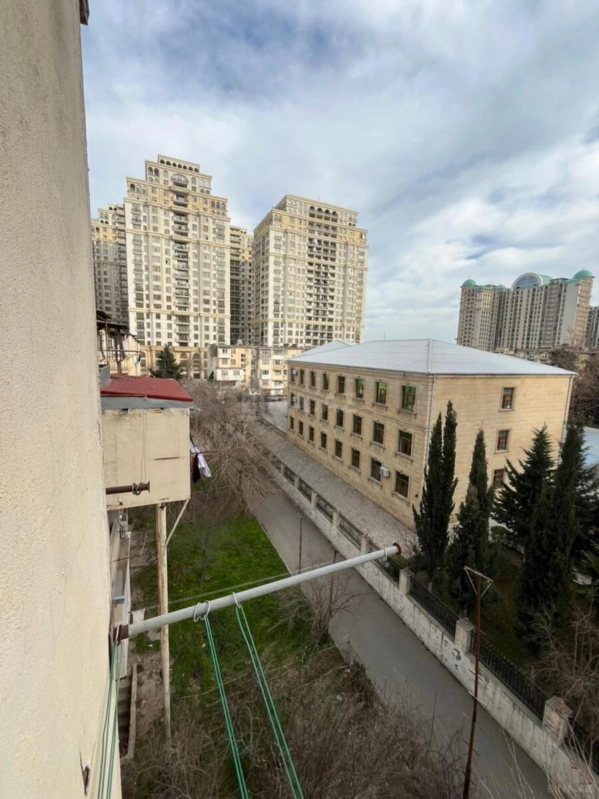 Satılır 2 otaqlı mənzil 58 m²