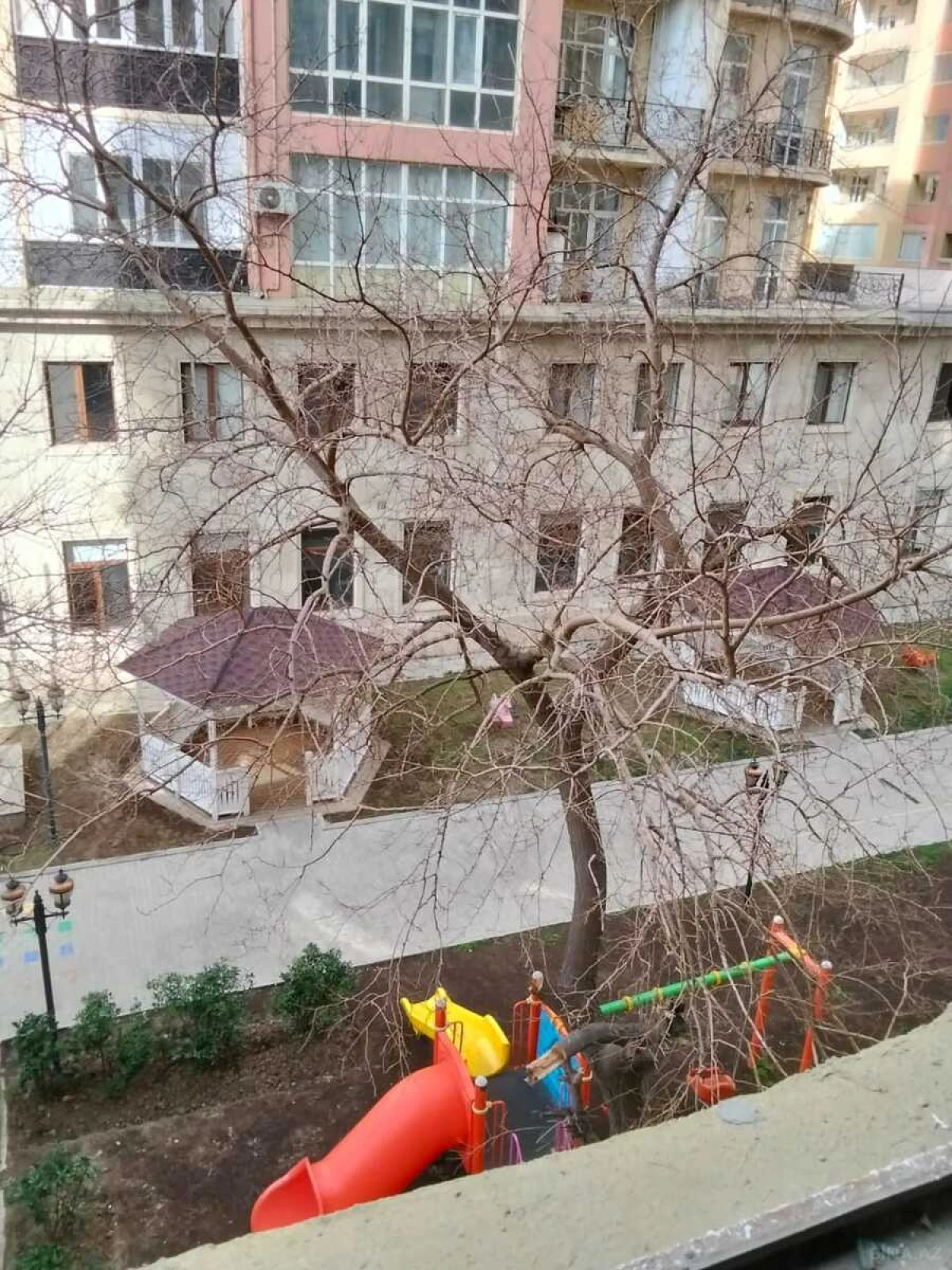 Satılır 2 otaqlı mənzil 83 m²