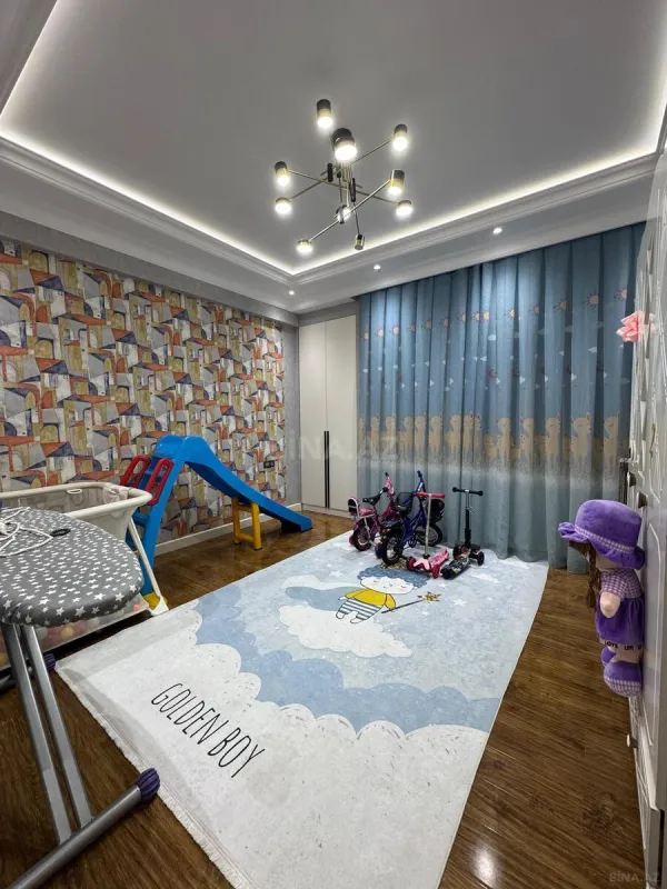 Satılır 5 otaqlı mənzil 275 m²