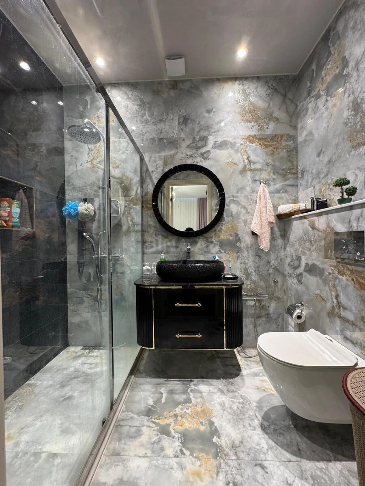 Satılır 5 otaqlı mənzil 275 m²