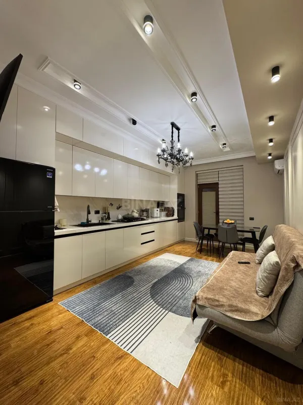 Satılır 5 otaqlı mənzil 275 m²